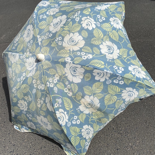 UMBRELLA, Beach - Vintage Blue Green White Floral 